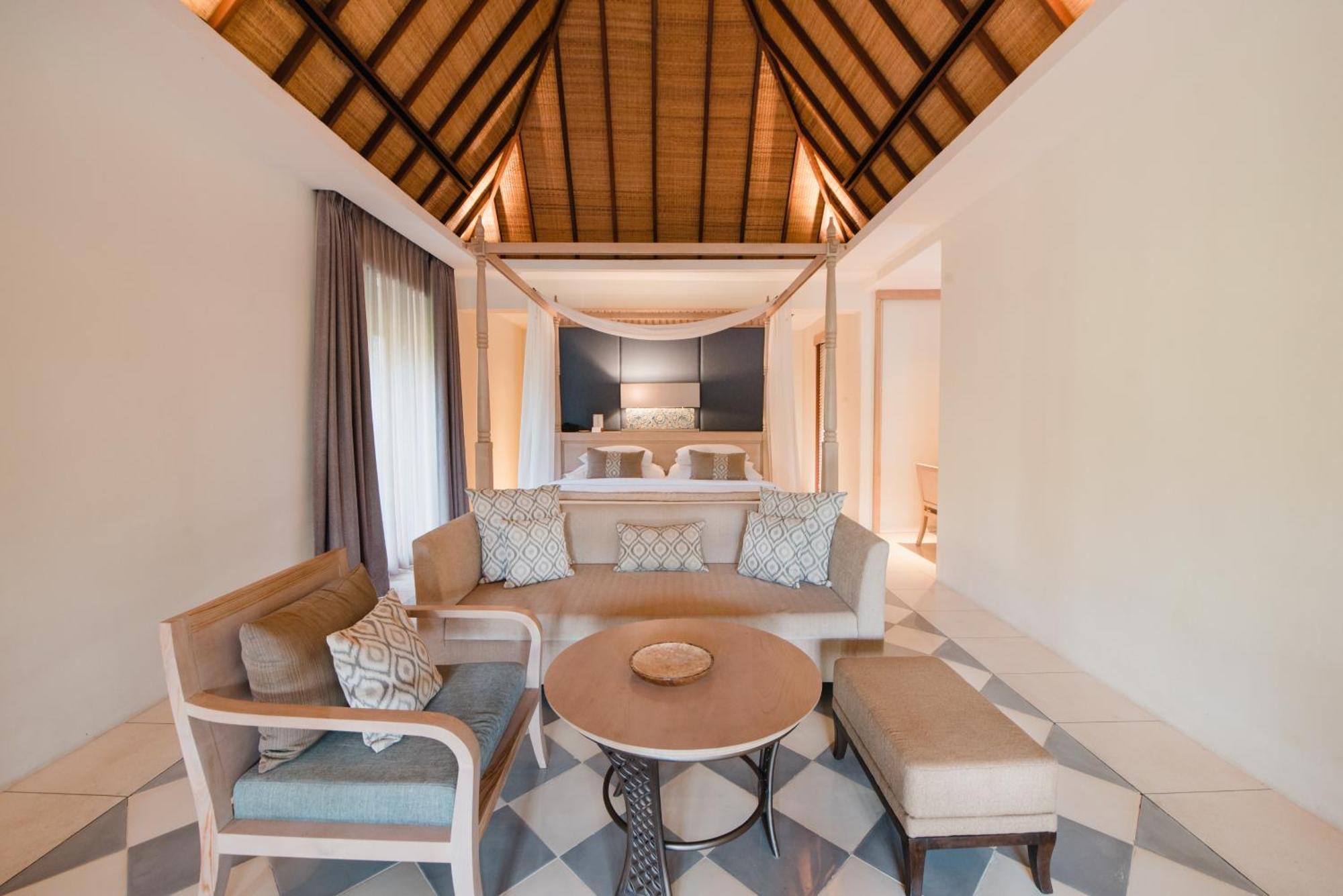 Ramayana Suites And Resort كوتا المظهر الخارجي الصورة Living room of a villa