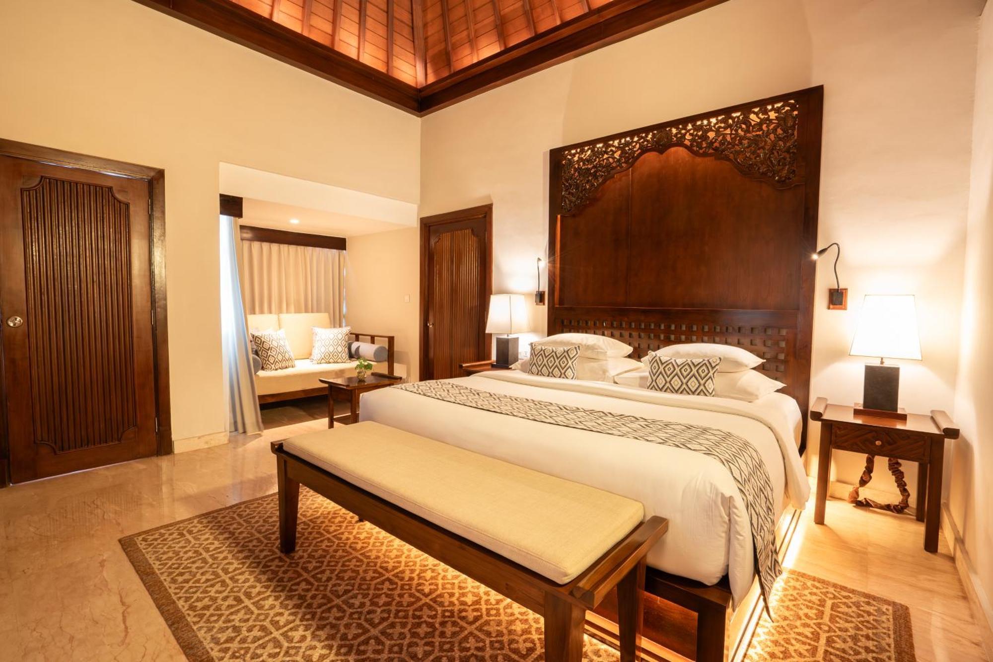 Ramayana Suites And Resort كوتا المظهر الخارجي الصورة A bedroom at the Ritz-Carlton, Bahrain